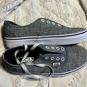Brand New Women’s classic Vans
